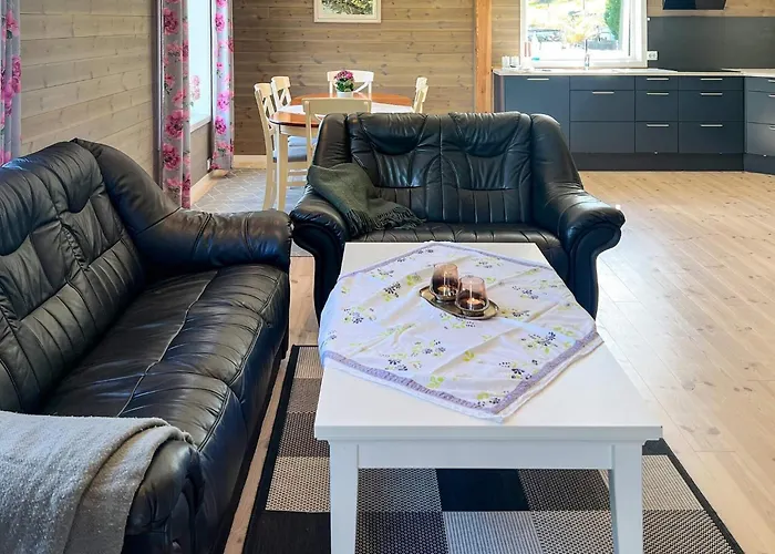 8 Person In Feriehus Svelgen