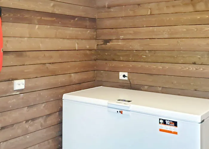 8 Person In * Svelgen